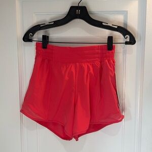 Lululemon NEW Hotty Hot Shorts. Size 4